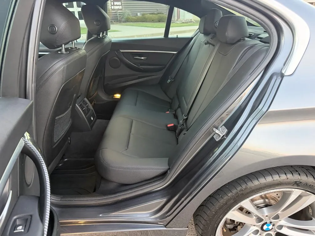 BMW 3 Series photo 13