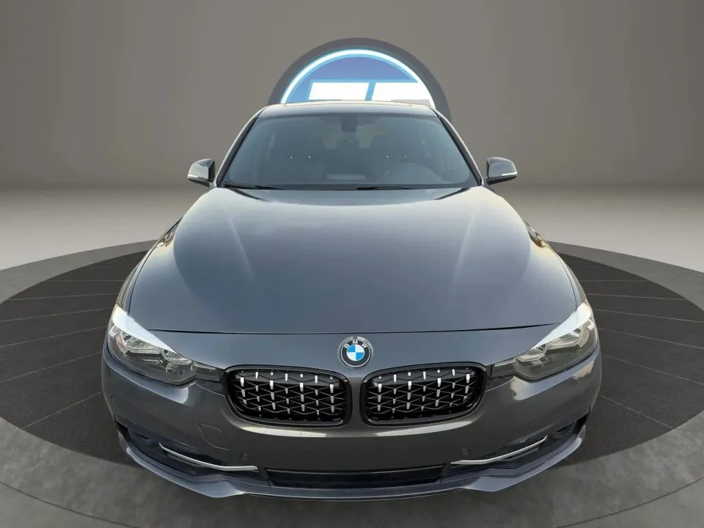 BMW 3 Series photo 8