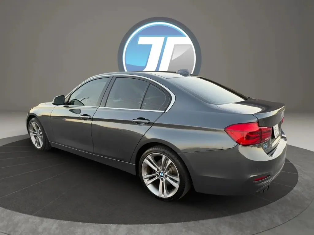 BMW 3 Series photo 3