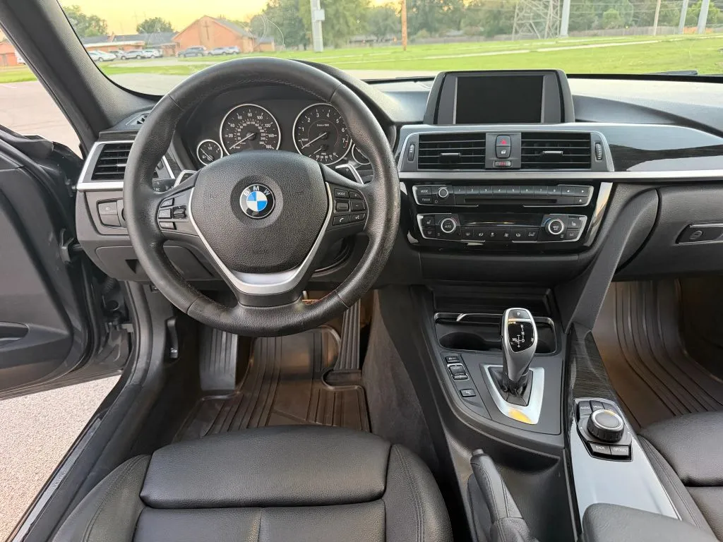 BMW 3 Series photo 21