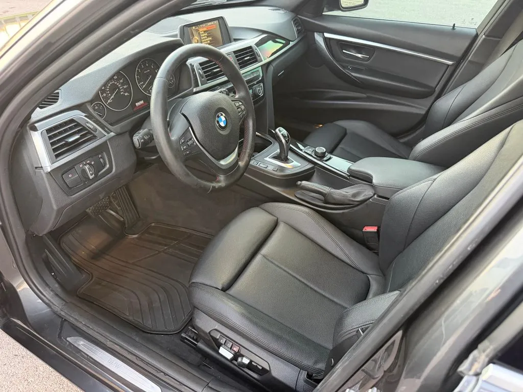 BMW 3 Series photo 12