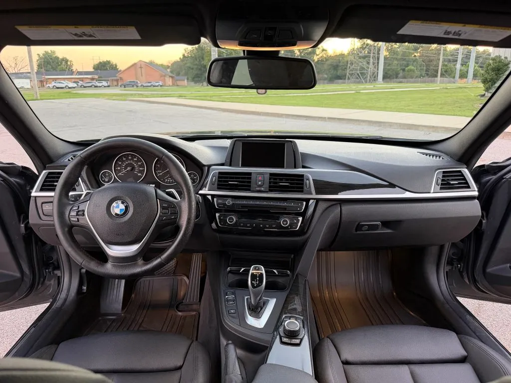 BMW 3 Series photo 20