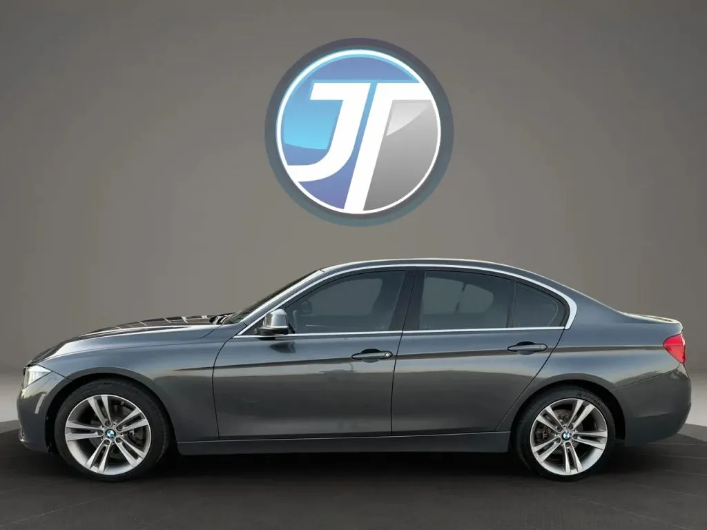 BMW 3 Series photo 2