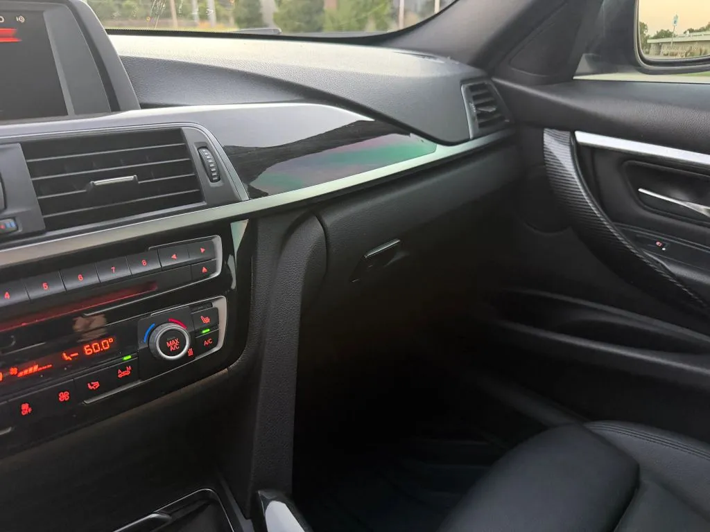 BMW 3 Series photo 30
