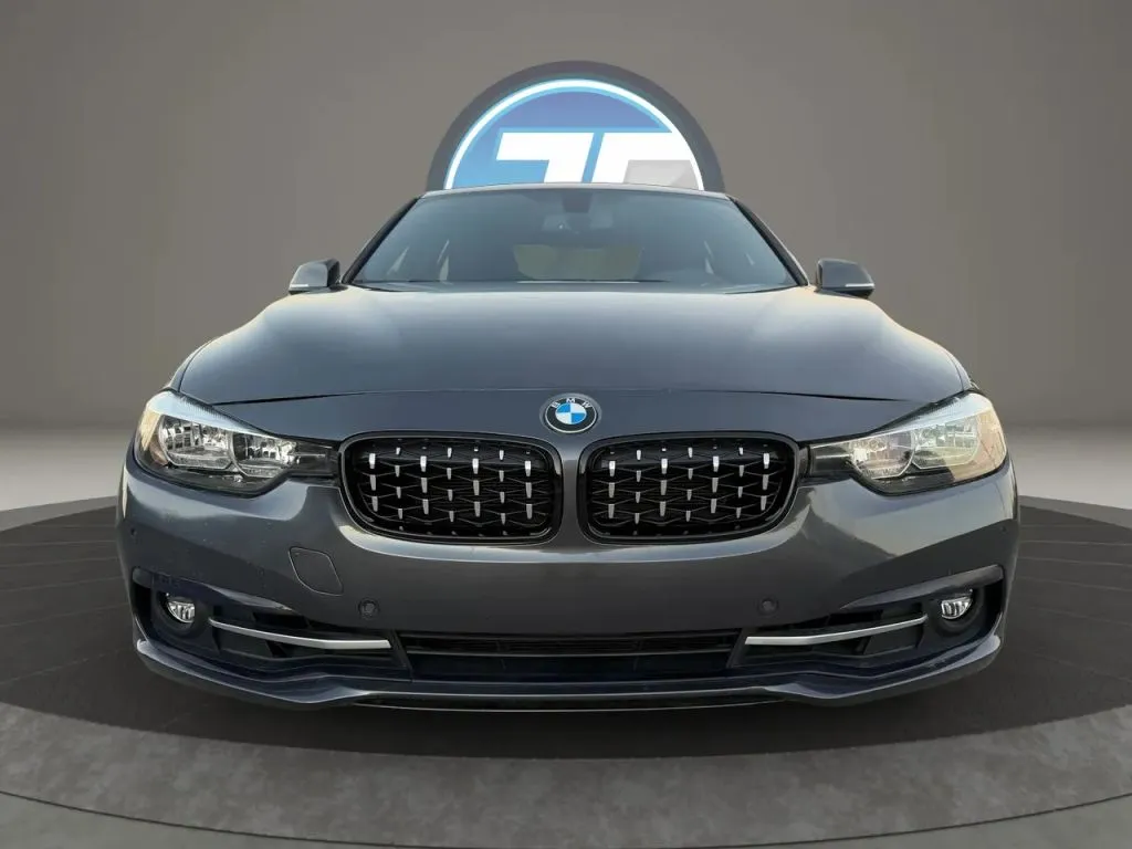 BMW 3 Series photo 9