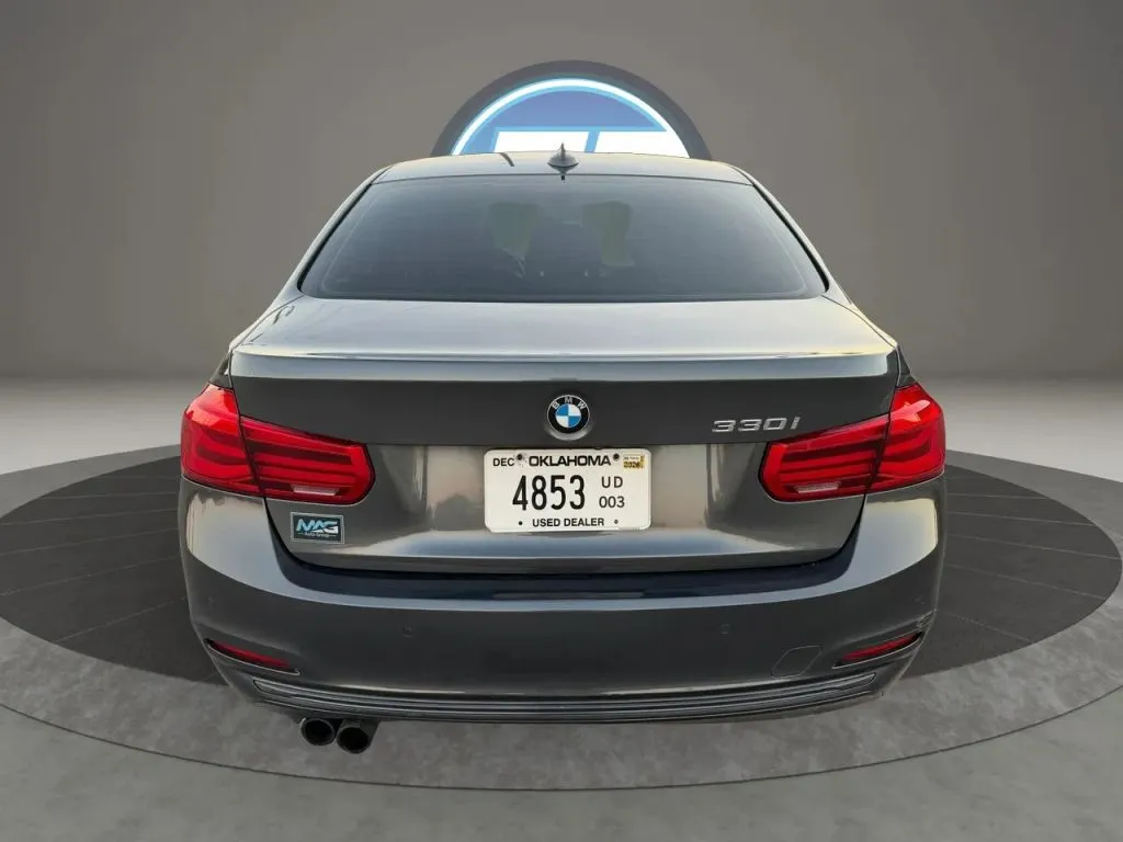 BMW 3 Series photo 4