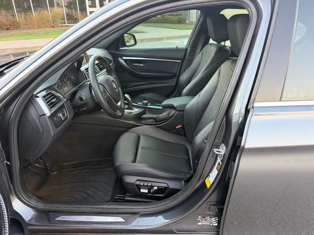 BMW 3 Series photo 10