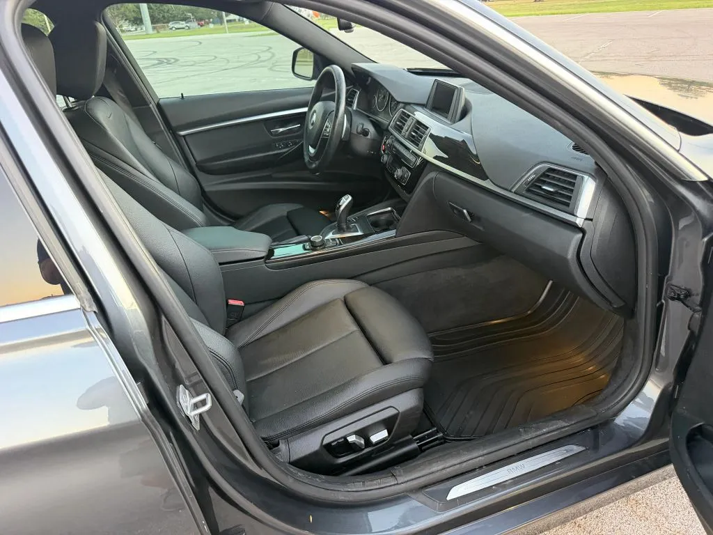 BMW 3 Series photo 18