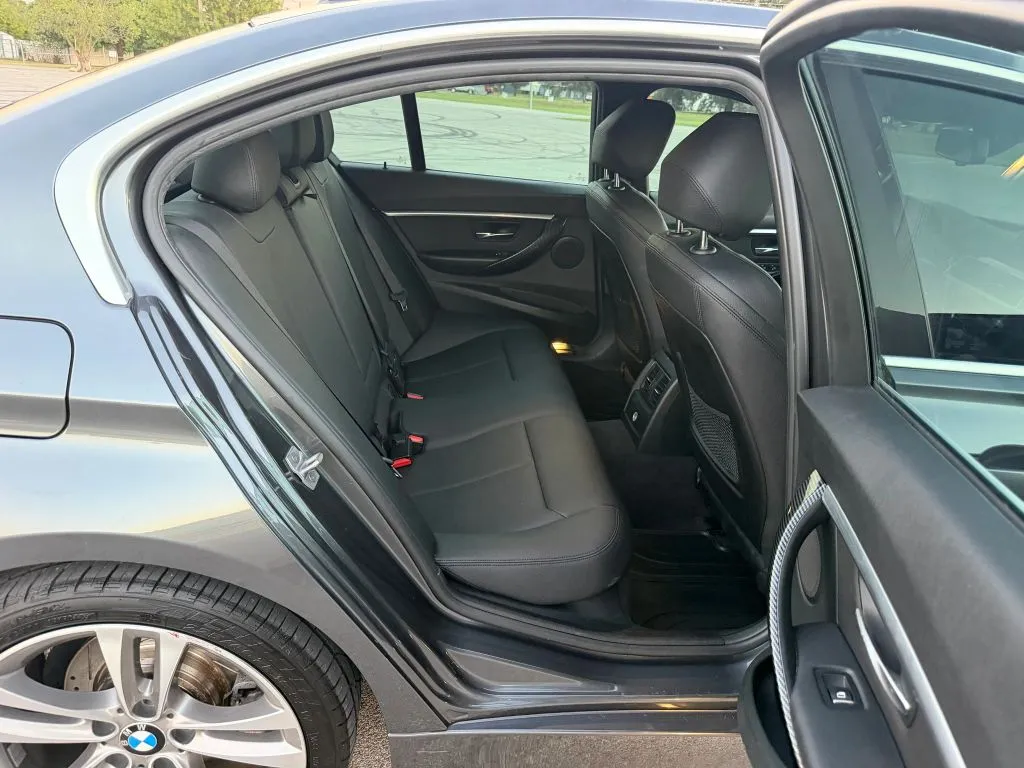 BMW 3 Series photo 15