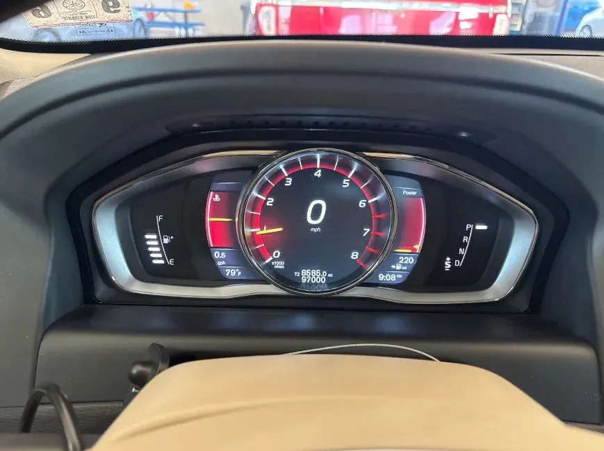 Volvo XC60 photo 2