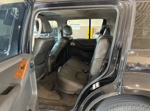 Photos of 2005 Nissan Pathfinder LE Sport Utility 4D for sale in Broken Arrow, OK at JT Wholesale Auto, Inc.