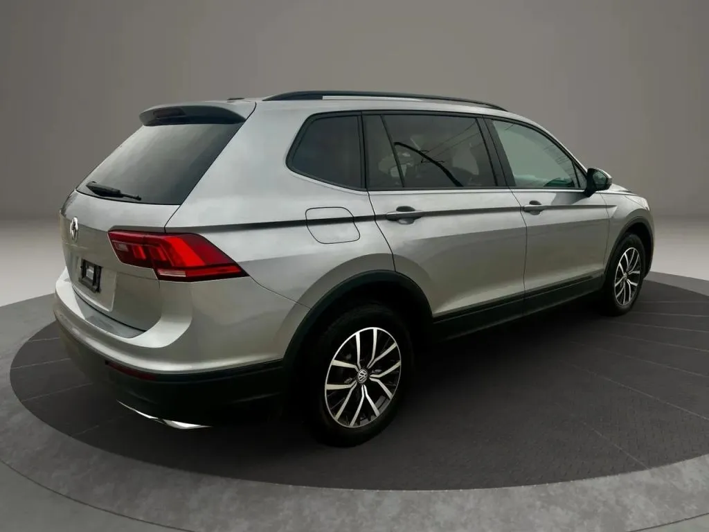 2021 Volkswagen Tiguan Sport photo 3