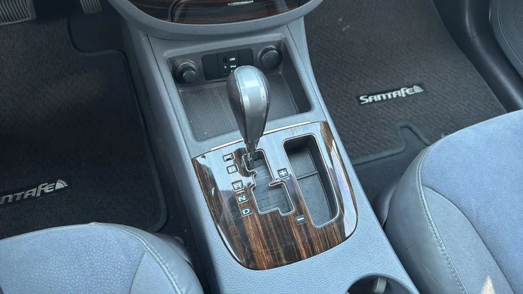 2010 Hyundai Santa Fe SE Sport photo 9