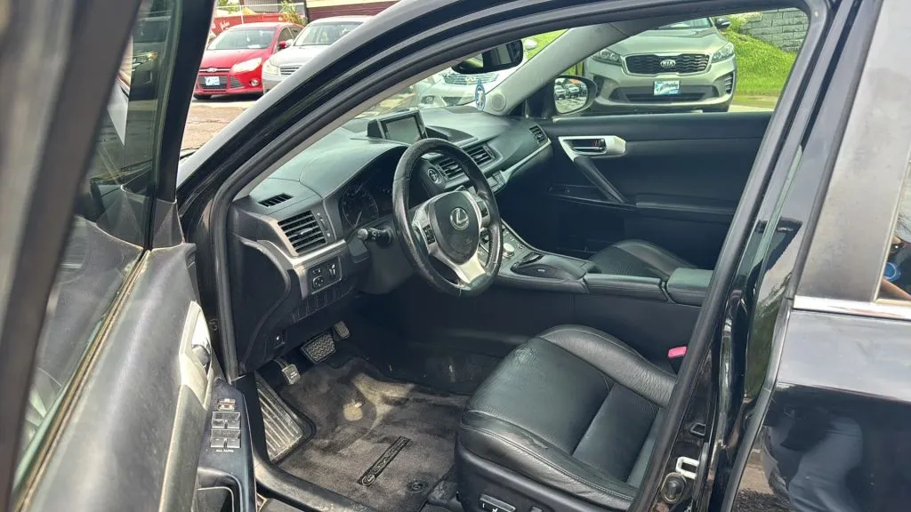 2013 Lexus CT 200h photo 17