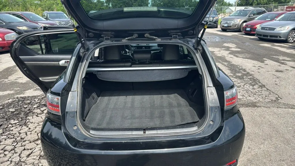 2013 Lexus CT 200h photo 13
