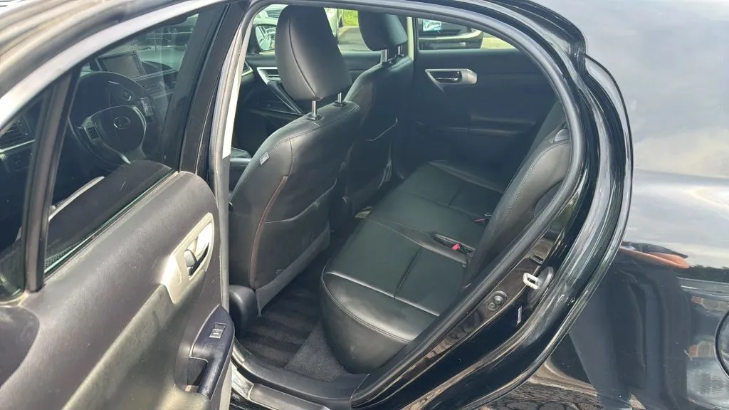 2013 Lexus CT 200h photo 21