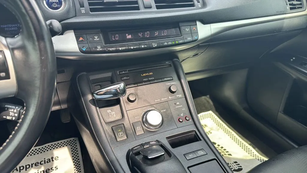 2013 Lexus CT 200h photo 4