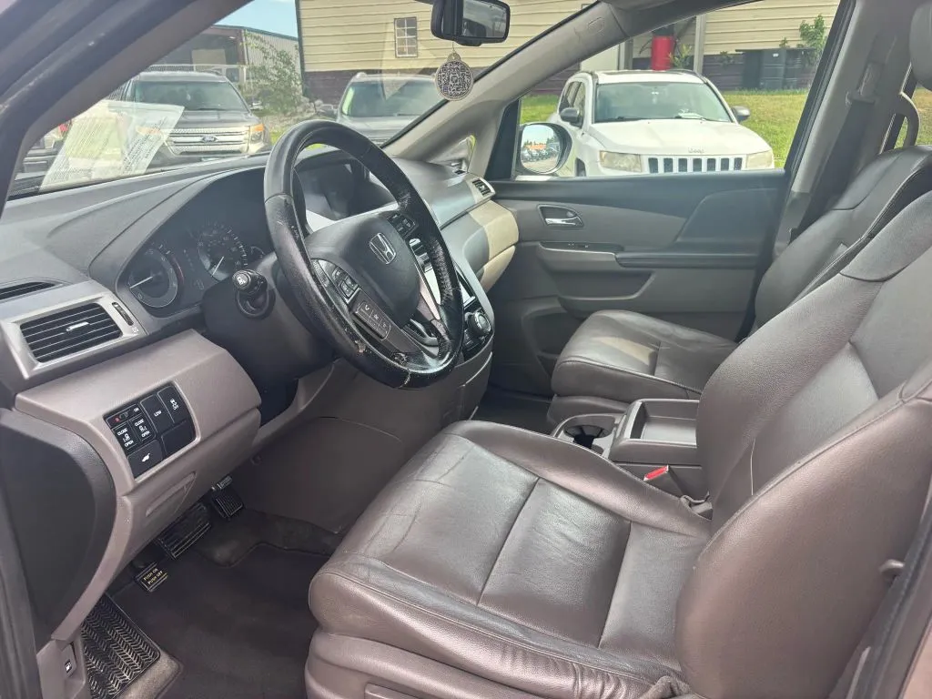 2015 Honda Odyssey EX-L photo 23