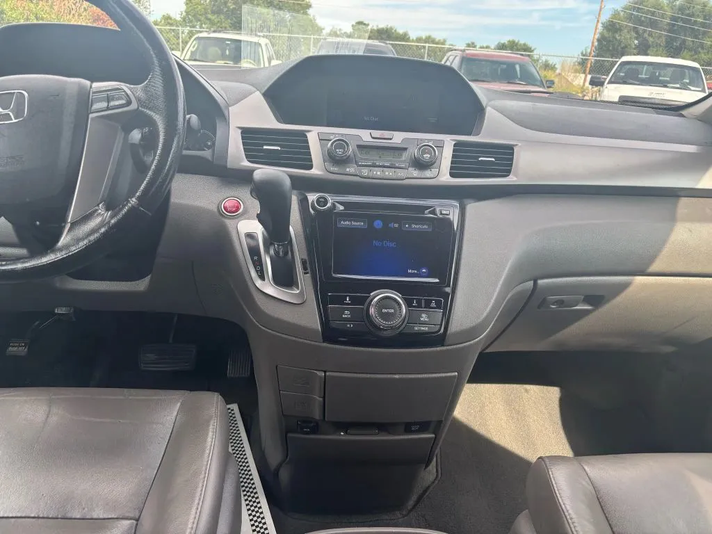 2015 Honda Odyssey EX-L photo 24
