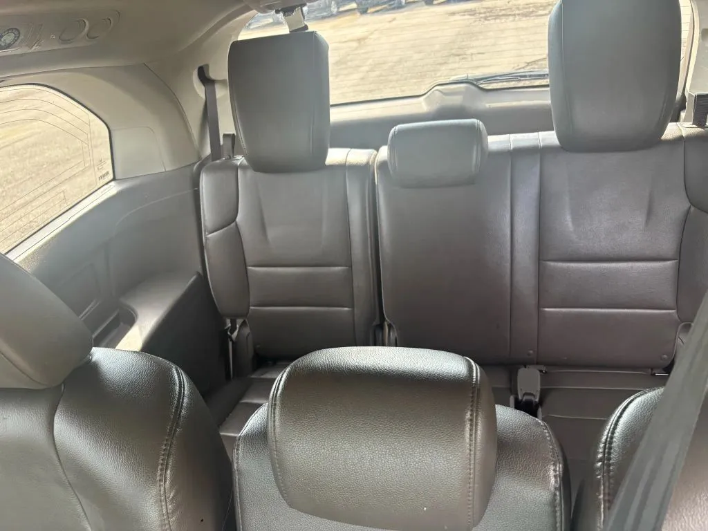 2015 Honda Odyssey EX-L photo 14