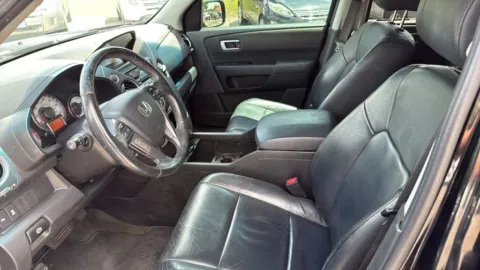 Photos of 2015 Honda Pilot Touring Sport Utility 4D for sale in Broken Arrow, OK at JT Wholesale Auto, Inc.