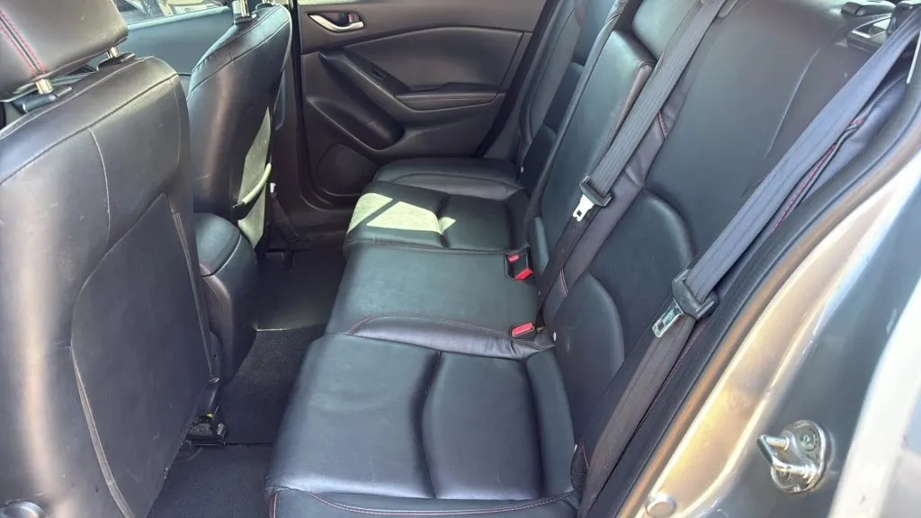 2014 Mazda Mazda3 Grand Touring Hatchback photo 12