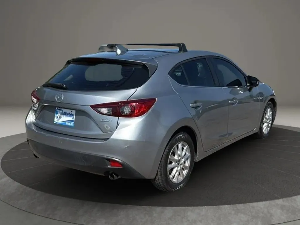 2014 Mazda Mazda3 Grand Touring Hatchback photo 2