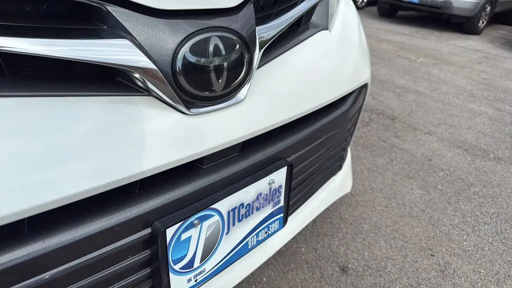 2019 Toyota Sienna XLE photo 35