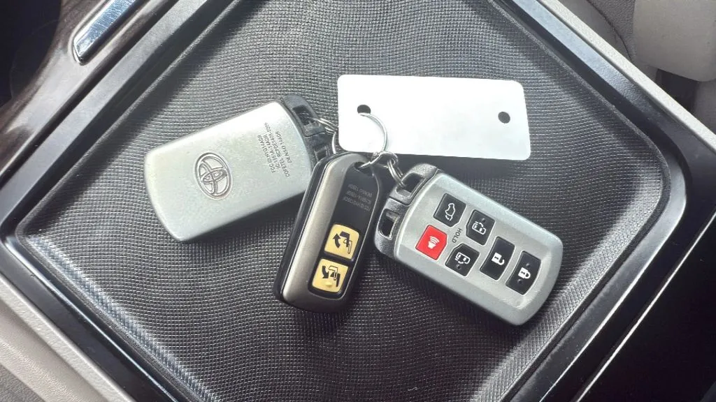 2019 Toyota Sienna XLE photo 26