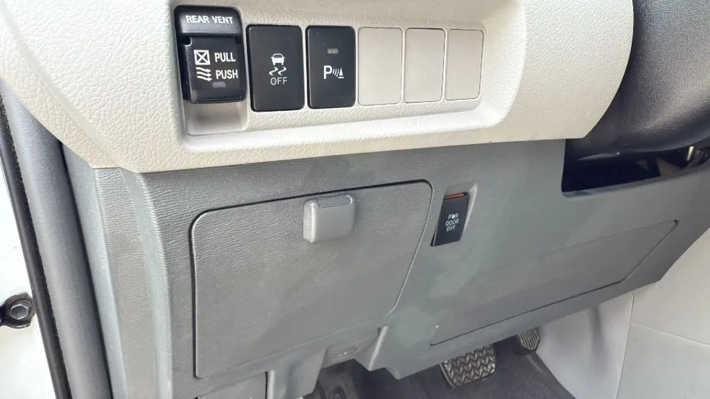 2019 Toyota Sienna XLE photo 20