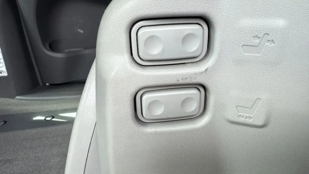 2019 Toyota Sienna XLE photo 10