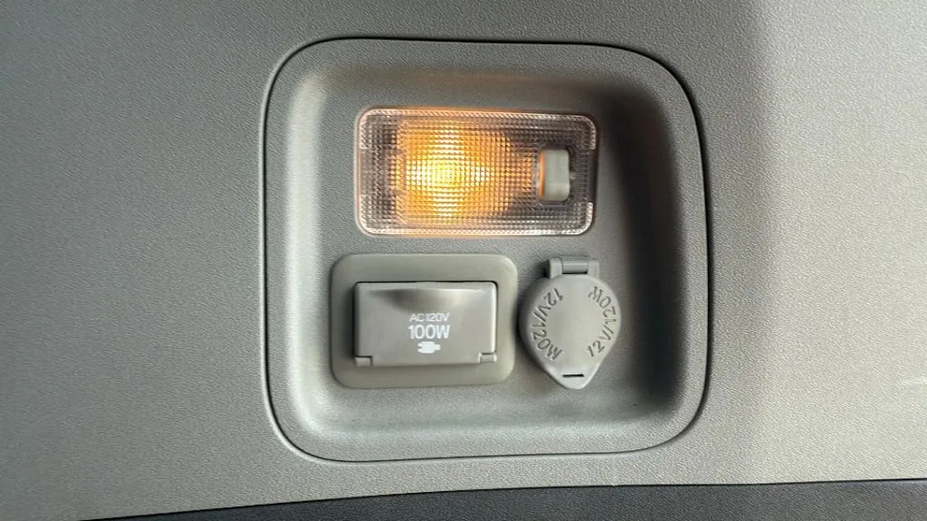 2019 Toyota Sienna XLE photo 34