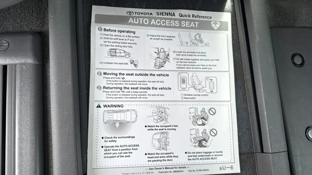 2019 Toyota Sienna XLE photo 21