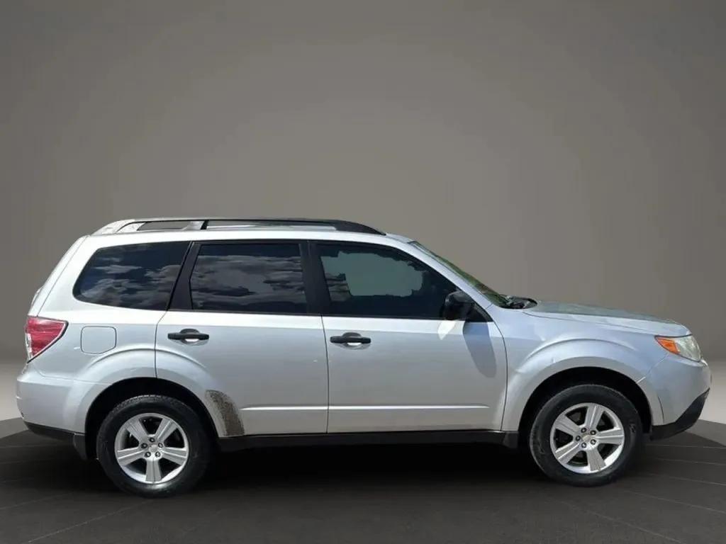 2011 Subaru Forester 2.5X Sport photo 2