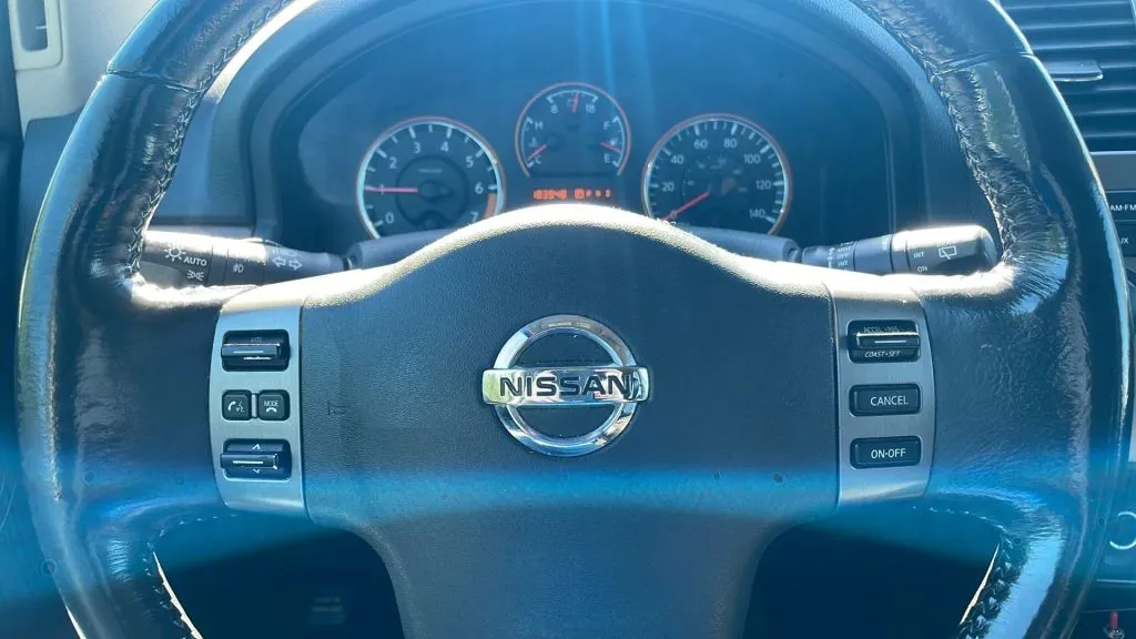 2011 Nissan Armada SL photo 25