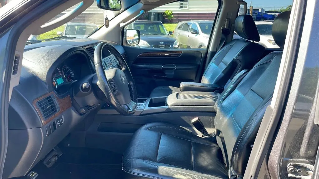 2011 Nissan Armada SL photo 2