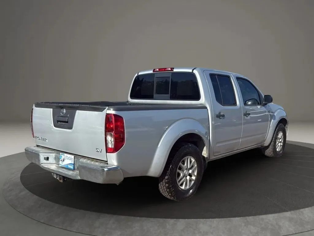 2019 Nissan Frontier Crew Cab SV photo 3