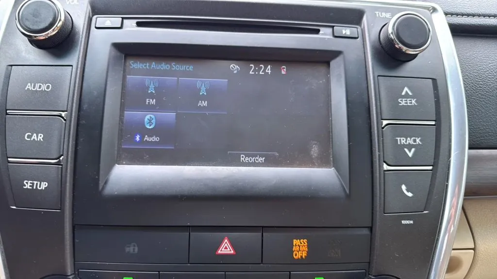 2016 Toyota Camry LE photo 4