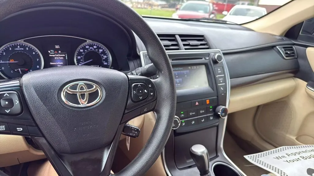 2016 Toyota Camry LE photo 6