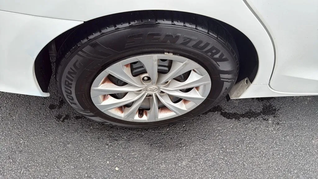 2016 Toyota Camry LE photo 8