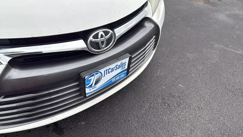 2016 Toyota Camry LE photo 17