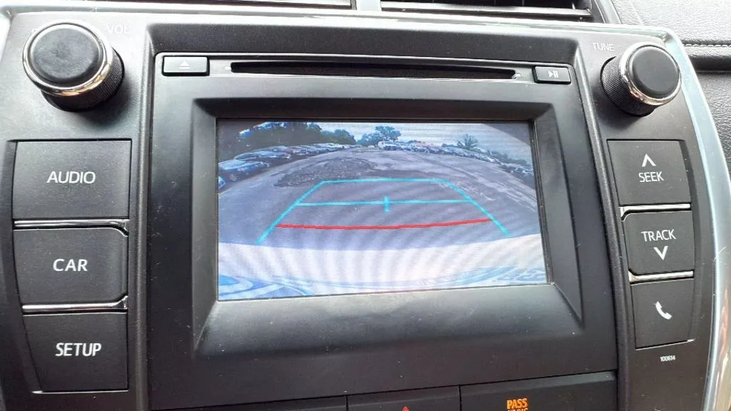2016 Toyota Camry LE photo 12