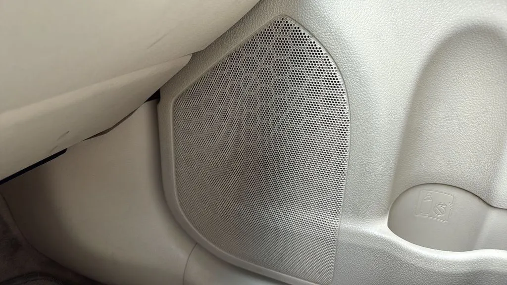 2016 Toyota Camry LE photo 3