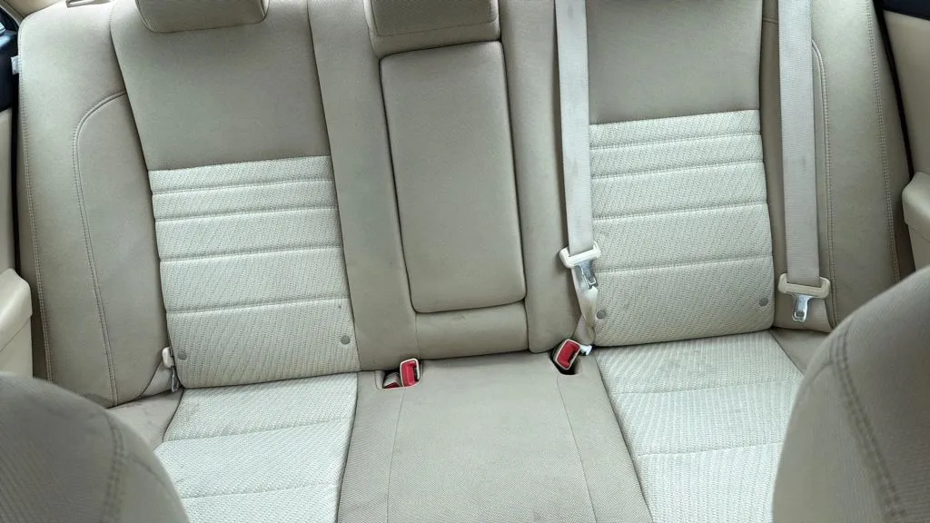 2016 Toyota Camry LE photo 21