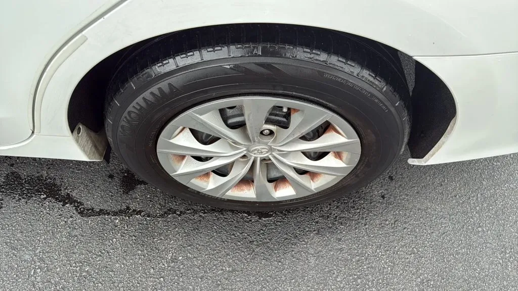 2016 Toyota Camry LE photo 27