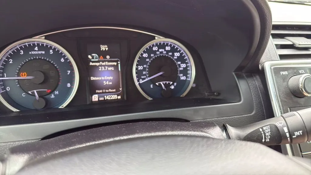2016 Toyota Camry LE photo 23