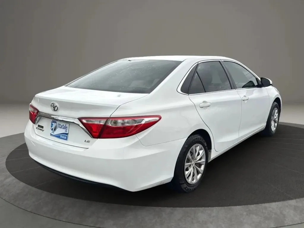 2016 Toyota Camry LE photo 15