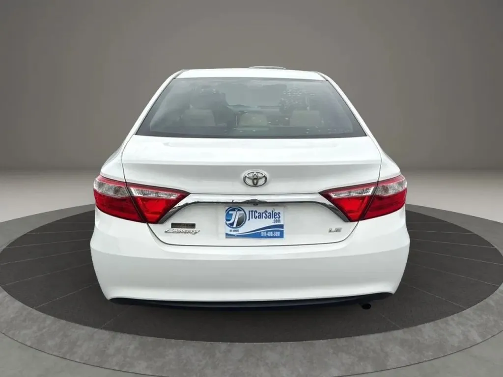 2016 Toyota Camry LE photo 13