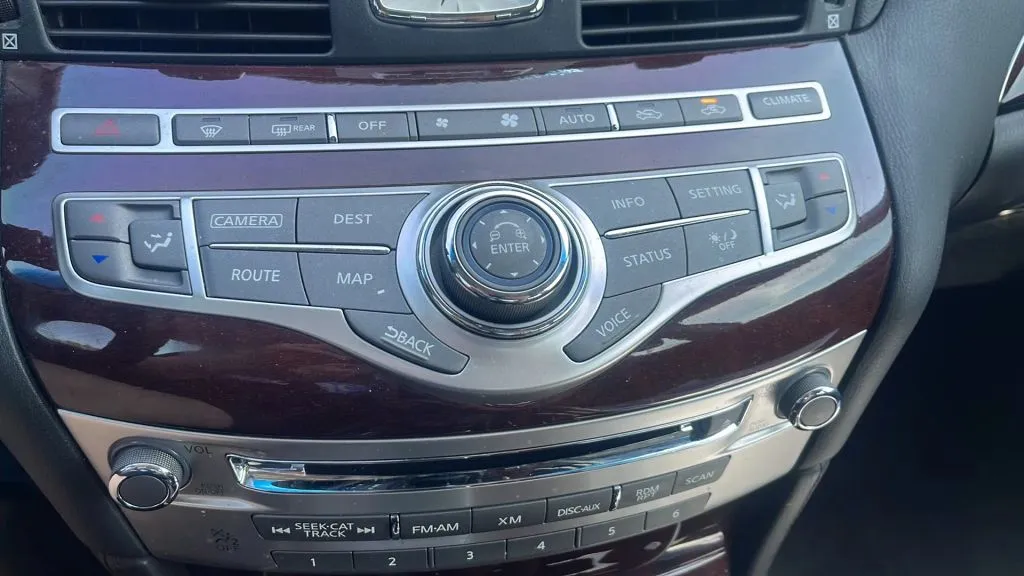 2017 Infiniti Q70 3.7 photo 11