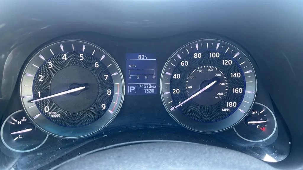 2017 Infiniti Q70 3.7 photo 27
